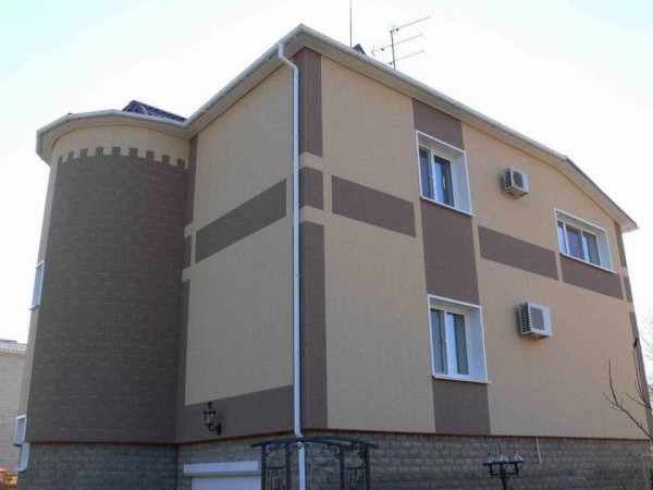 Облицовка фасадов домов натуральным камнем в Минске